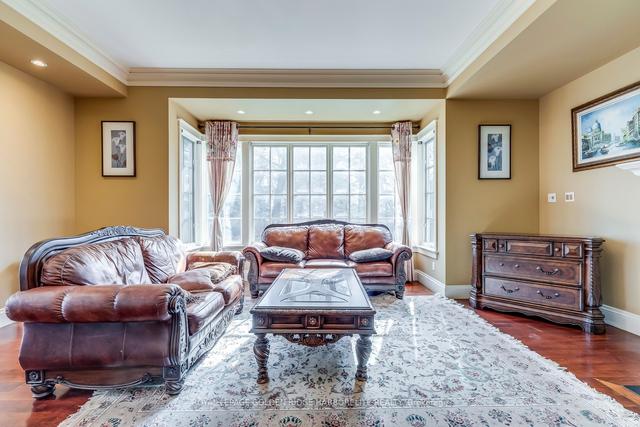 376 Lakeshore Rd W, House detached with 3 bedrooms, 4 bathrooms and 6 parking in Oakville ON | Image 3