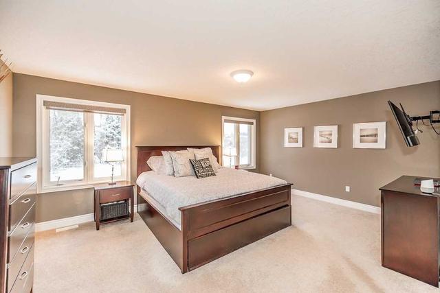 13 Auburn Crt, House detached with 4 bedrooms, 3 bathrooms and 6 parking in Barrie ON | Image 3