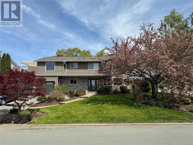 781 Cameo St, House detached with 5 bedrooms, 3 bathrooms and 4 parking in Saanich BC | Image 1