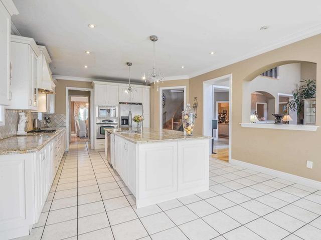 32 Adriatic Cres, House detached with 4 bedrooms, 5 bathrooms and 6 parking in Brampton ON | Image 8