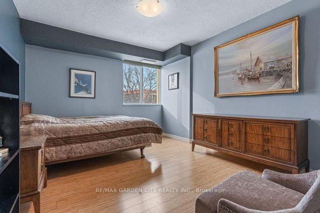 203 - 301 Frances Ave, Condo with 3 bedrooms, 2 bathrooms and 1 parking in Hamilton ON | Image 11