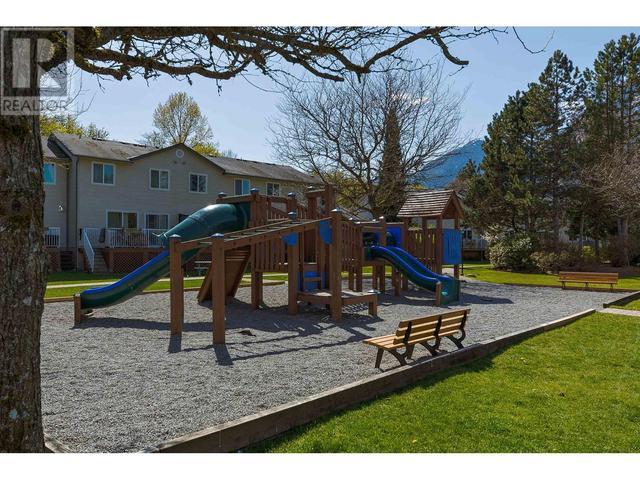 102 - 39920 Government Road, House attached with 3 bedrooms, 2 bathrooms and 3 parking in Squamish BC | Image 19