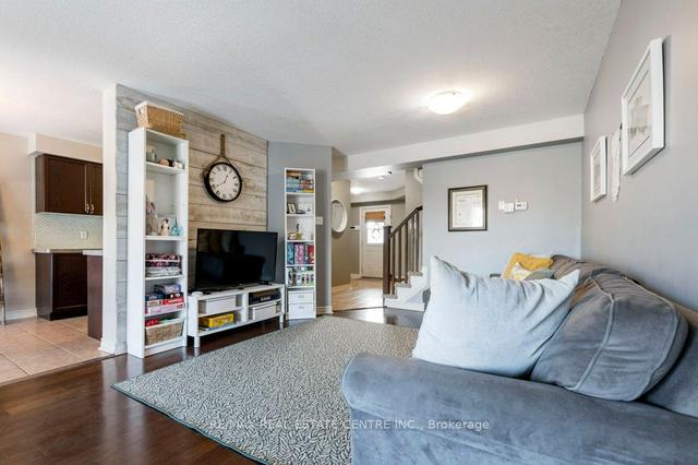 32 Wilkie Cres, House attached with 3 bedrooms, 4 bathrooms and 2 parking in Guelph ON | Image 39