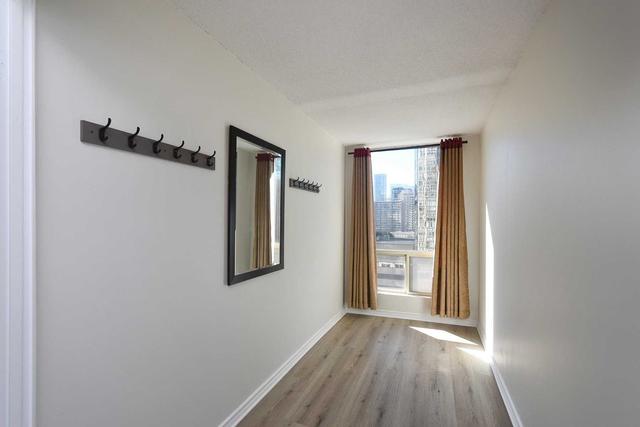1203 - 25 Grenville St, Condo with 1 bedrooms, 1 bathrooms and 0 parking in Toronto ON | Image 8