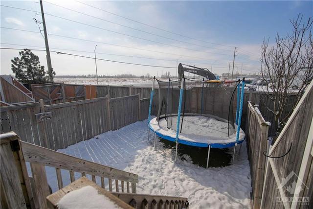 136 Freeport Avenue, Townhouse with 3 bedrooms, 3 bathrooms and 2 parking in Ottawa ON | Image 23