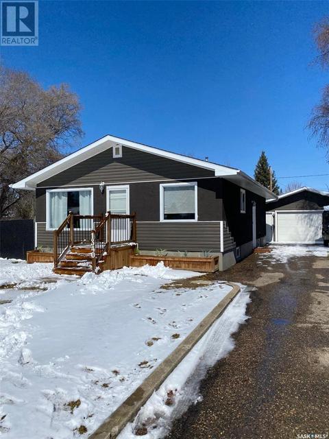 1340 Goshen Place, House detached with 4 bedrooms, 2 bathrooms and null parking in Prince Albert SK | Card Image