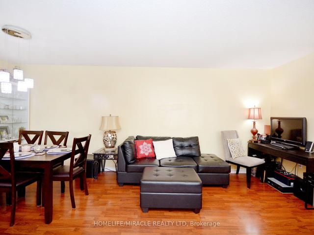 1906 - 21 Knightsbridge Rd, Condo with 2 bedrooms, 1 bathrooms and 1 parking in Brampton ON | Image 2