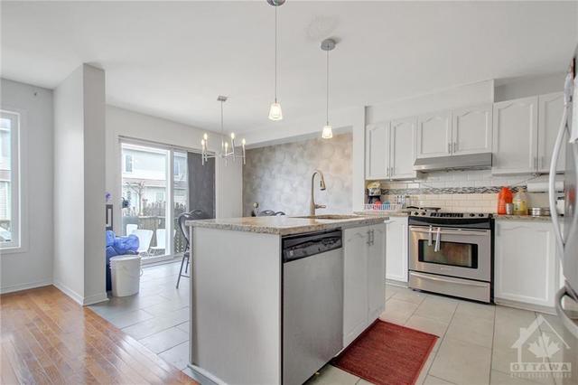 19 Woodson Street, Townhouse with 3 bedrooms, 3 bathrooms and 3 parking in Ottawa ON | Image 9