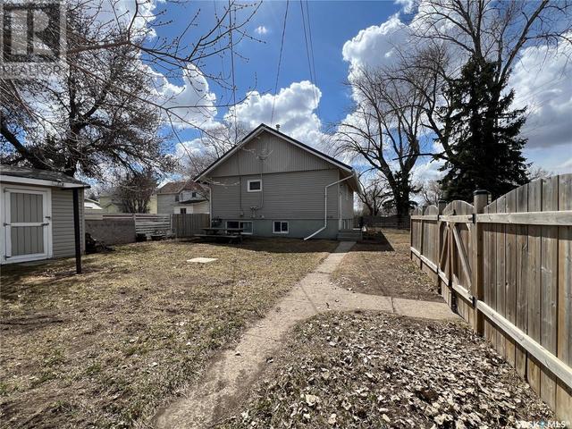 325 3rd Street, House detached with 5 bedrooms, 2 bathrooms and null parking in Estevan SK | Image 34
