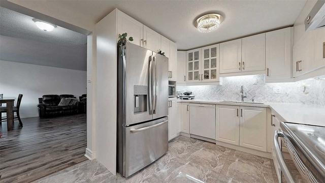 55 - 130 Ling Rd, Townhouse with 3 bedrooms, 2 bathrooms and 1 parking in Toronto ON | Image 8