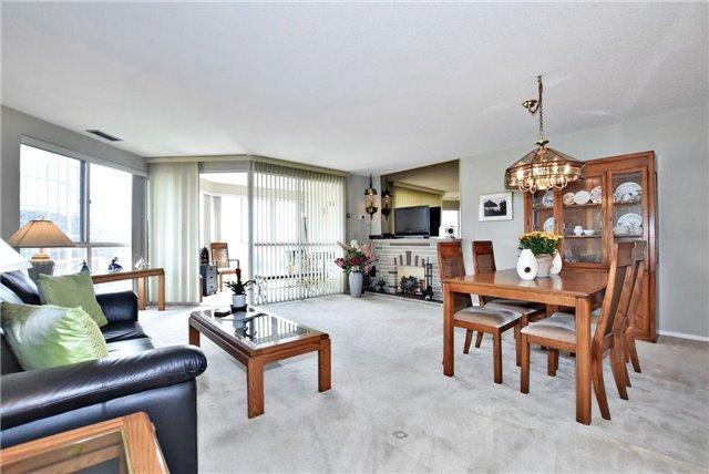 804 - 5 Weldrick Rd W, Condo with 3 bedrooms, 2 bathrooms and 3 parking in Richmond Hill ON | Image 3