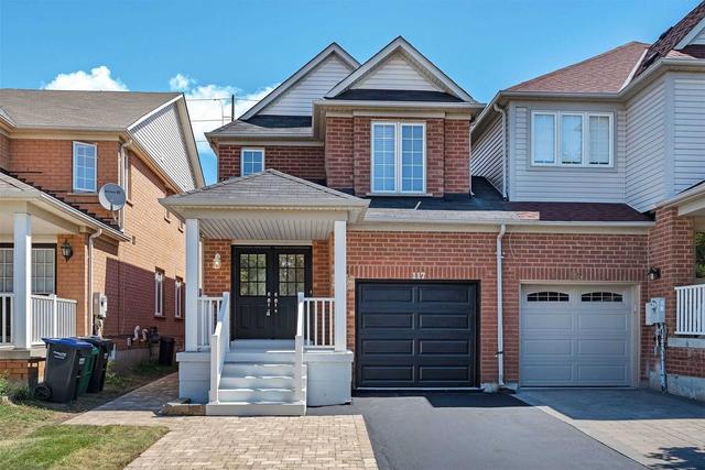 117 Zia Dodda Cres, House attached with 3 bedrooms, 3 bathrooms and 4 parking in Brampton ON | Image 1