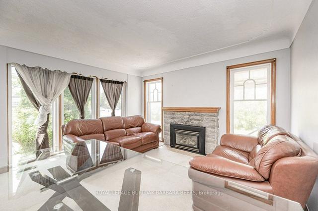 upper - 1045 Waterdown Rd, House detached with 2 bedrooms, 1 bathrooms and 7 parking in Burlington ON | Image 16