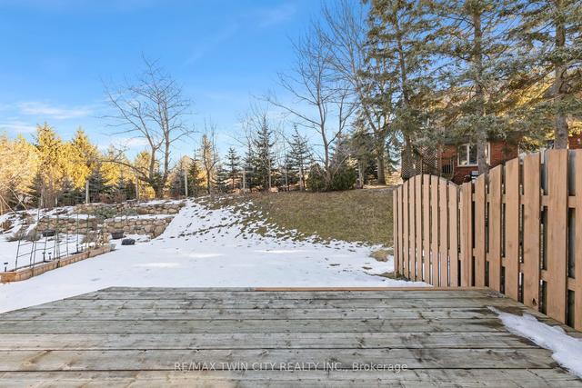 449 Shadow Wood Cres, House attached with 3 bedrooms, 3 bathrooms and 3 parking in Waterloo ON | Image 9