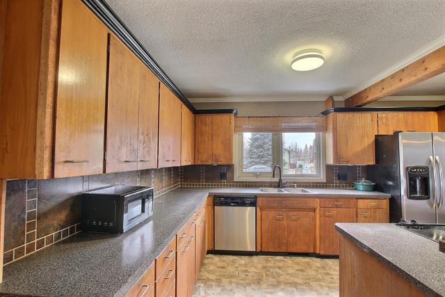 4609 52 Street, House detached with 6 bedrooms, 2 bathrooms and 6 parking in Olds AB | Image 6