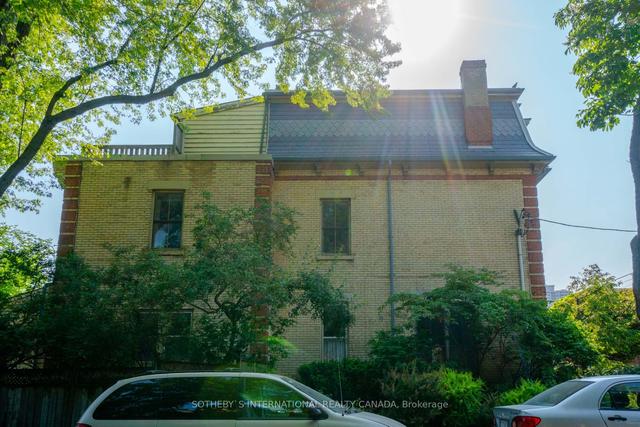 215 Carlton St, House semidetached with 4 bedrooms, 4 bathrooms and 3 parking in Toronto ON | Image 12