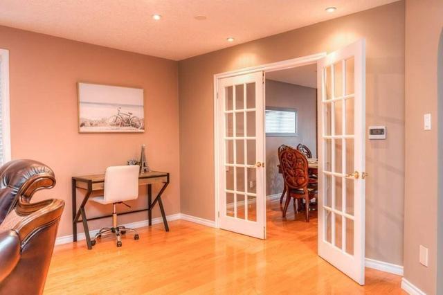 32 Lena Cres, House detached with 3 bedrooms, 4 bathrooms and 3 parking in Cambridge ON | Image 37
