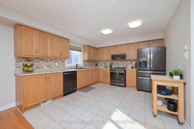 18 Owen St W, House attached with 3 bedrooms, 3 bathrooms and 3 parking in Penetanguishene ON | Image 7