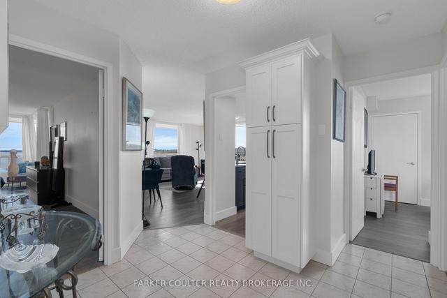 1010 - 75 Ellen St, Condo with 2 bedrooms, 2 bathrooms and 2 parking in Barrie ON | Image 3