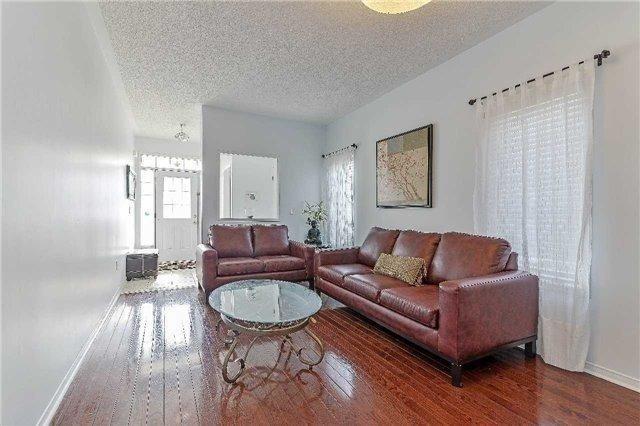 Upper - 317 Queen Mary Dr, House detached with 4 bedrooms, 3 bathrooms and 4 parking in Brampton ON | Image 3