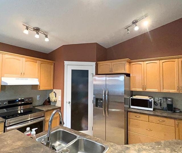 8733 65 Avenue, House detached with 4 bedrooms, 3 bathrooms and 4 parking in Grande Prairie AB | Image 5