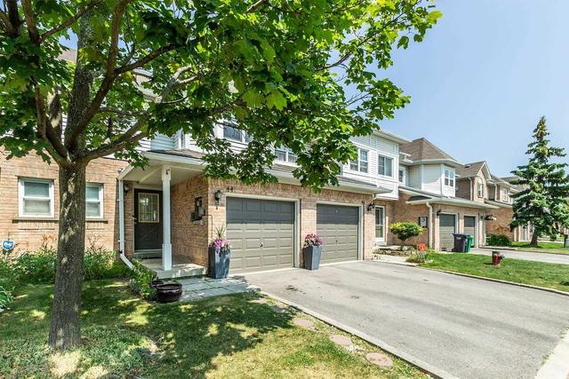 44 Brisbane Crt, Townhouse with 3 bedrooms, 2 bathrooms and 1 parking in Brampton ON | Image 1