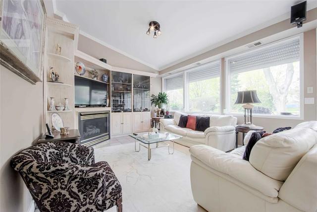 18 West Hill Dr, House detached with 3 bedrooms, 3 bathrooms and 12 parking in Toronto ON | Image 7