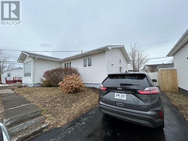36 Earle Street, House detached with 4 bedrooms, 2 bathrooms and null parking in Grand Falls-Windsor NL | Image 2