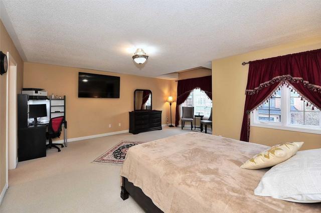 30 Kingsbridge Circ, House attached with 3 bedrooms, 4 bathrooms and 4 parking in Vaughan ON | Image 4