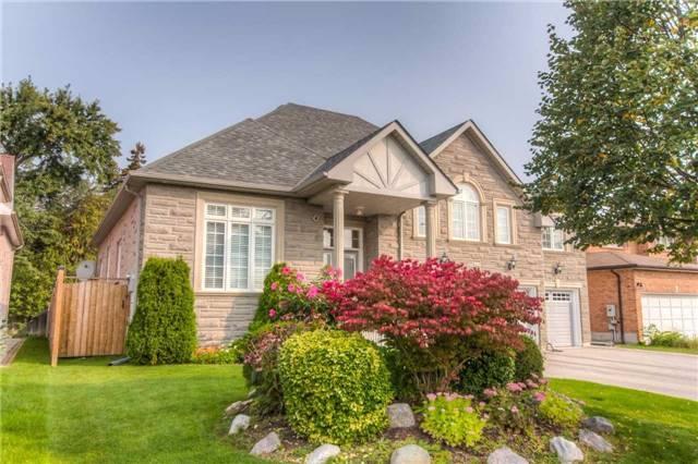 66 Canterbury Crt, House detached with 3 bedrooms, 4 bathrooms and 8 parking in Richmond Hill ON | Image 2