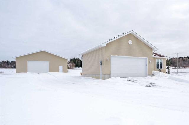 4845 White Rd S, House detached with 3 bedrooms, 2 bathrooms and 12 parking in Hamilton TP ON | Image 12