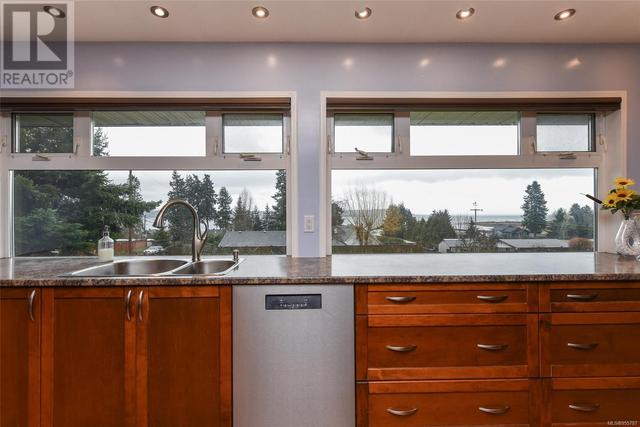 3828 Laurel Dr, House detached with 4 bedrooms, 2 bathrooms and 6 parking in Comox Valley A BC | Image 20