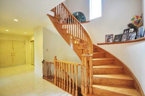 18 Rustic Rd, House detached with 4 bedrooms, 4 bathrooms and 10 parking in Toronto ON | Image 8