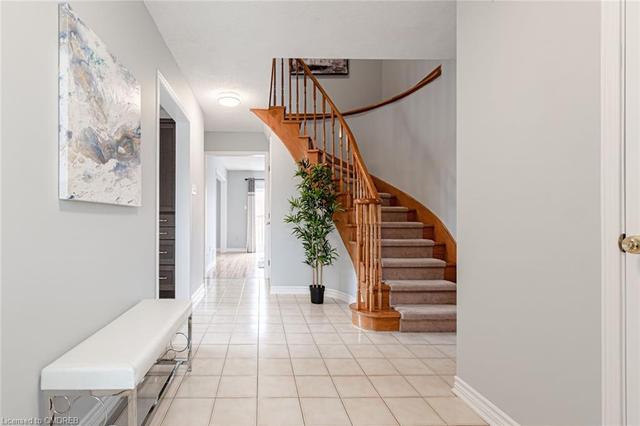845 Apple Gate Court, House detached with 4 bedrooms, 2 bathrooms and 5 parking in Mississauga ON | Image 4