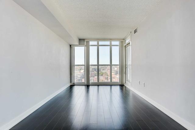 2802 - 15 Iceboat Terr, Condo with 1 bedrooms, 1 bathrooms and 1 parking in Toronto ON | Image 5