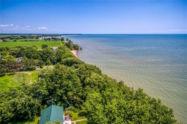 550 Lakeshore Road, House detached with 3 bedrooms, 2 bathrooms and 4 parking in Haldimand County ON | Image 2