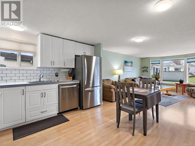 9399 Brookwood Dr, House other with 2 bedrooms, 1 bathrooms and 2 parking in Sidney BC | Image 8