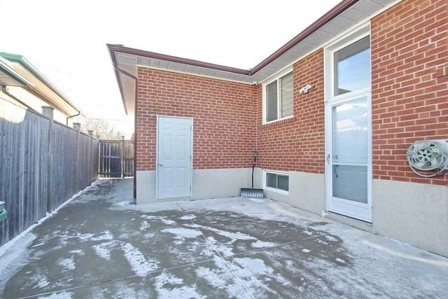 39 Mercury Rd, House detached with 3 bedrooms, 3 bathrooms and 5 parking in Toronto ON | Image 33
