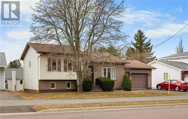 282 Hennessey Rd, House detached with 2 bedrooms, 2 bathrooms and null parking in Moncton NB | Image 1