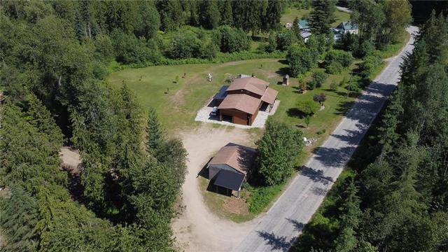 4078 Mizon Road, House detached with 4 bedrooms, 2 bathrooms and 19 parking in Columbia Shuswap E BC | Image 21