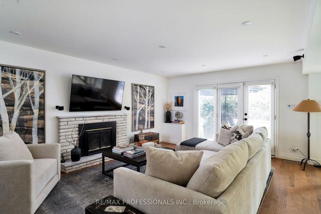 21 Thornbury Cres, House detached with 4 bedrooms, 4 bathrooms and 6 parking in Toronto ON | Image 9