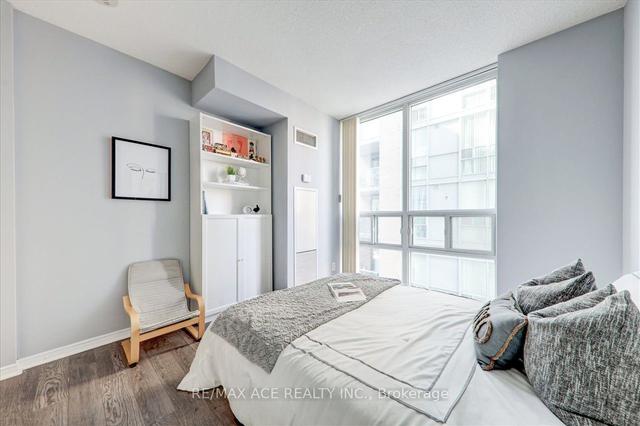 507 - 7 Michael Power Pl, Condo with 2 bedrooms, 2 bathrooms and 1 parking in Toronto ON | Image 3
