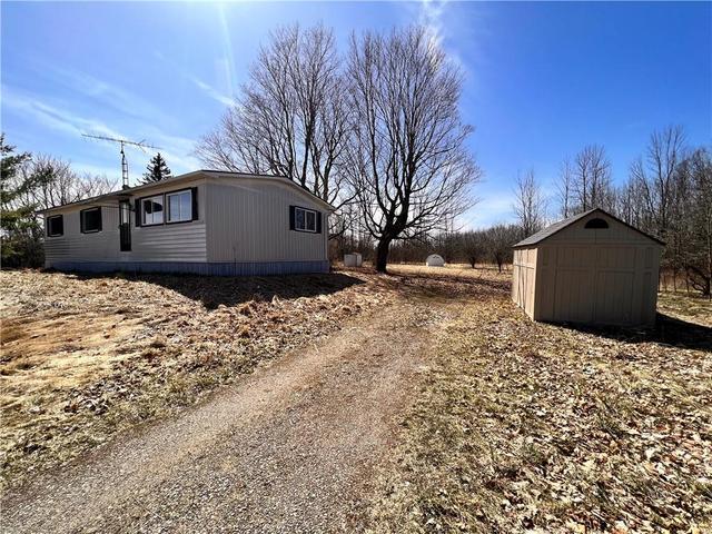 1782 Highway 15 Highway, House detached with 2 bedrooms, 1 bathrooms and 5 parking in Rideau Lakes ON | Image 2