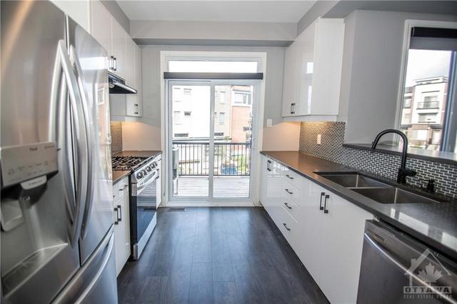 634 Makwa Private, Townhouse with 2 bedrooms, 3 bathrooms and 2 parking in Ottawa ON | Image 4
