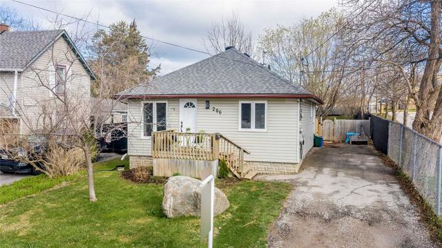 206 Church St, House detached with 2 bedrooms, 1 bathrooms and 3 parking in Georgina ON | Image 1