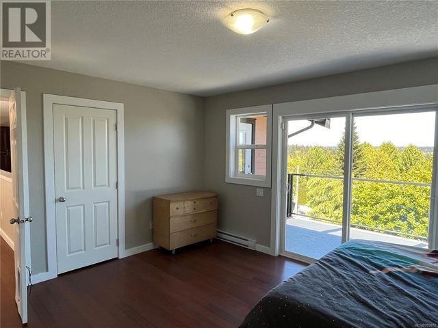 Primary bedroom with 2 separate closets | Image 19