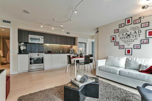 806 - 85 Queens Wharf Rd, Condo with 3 bedrooms, 2 bathrooms and 1 parking in Toronto ON | Image 5
