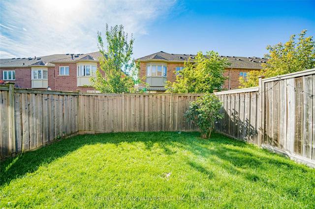 16 Expedition Cres, House attached with 3 bedrooms, 3 bathrooms and 2 parking in Whitchurch Stouffville ON | Image 32