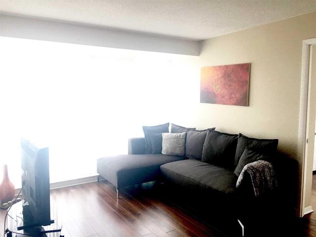 1004 - 185 Legion Rd N, Condo with 2 bedrooms, 1 bathrooms and 1 parking in Toronto ON | Image 3