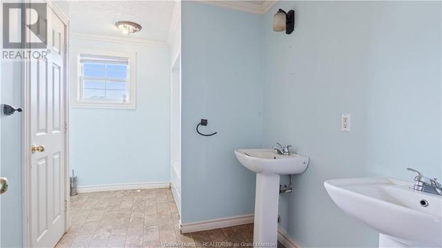 307 Irving Blvd, House other with 6 bedrooms, 2 bathrooms and null parking in Bouctouche NB | Image 11